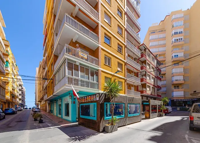 Pet friendly Bergantin Sea View Apartment Torrevieja