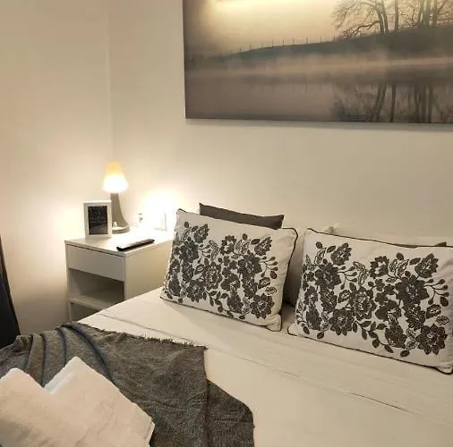 Small And Cozy Rooms - G10 Valencia