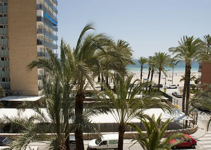 Benidorm hotels near Pub & club scene