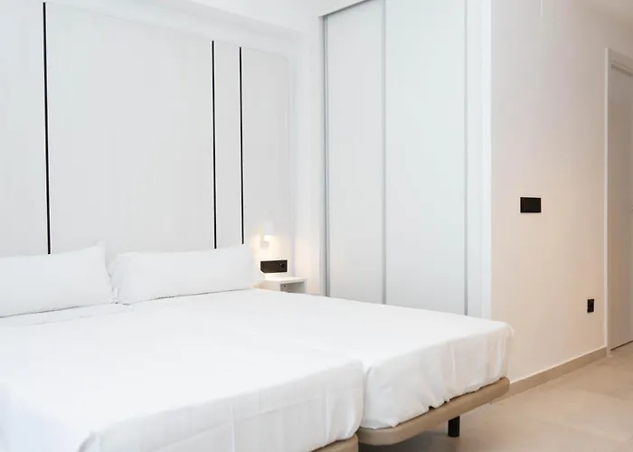Benidorm hotels near Plaza triangular